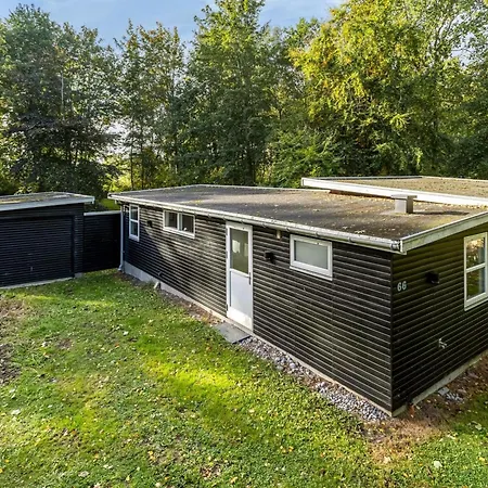 Cornel - 300m From The Sea By Interhome